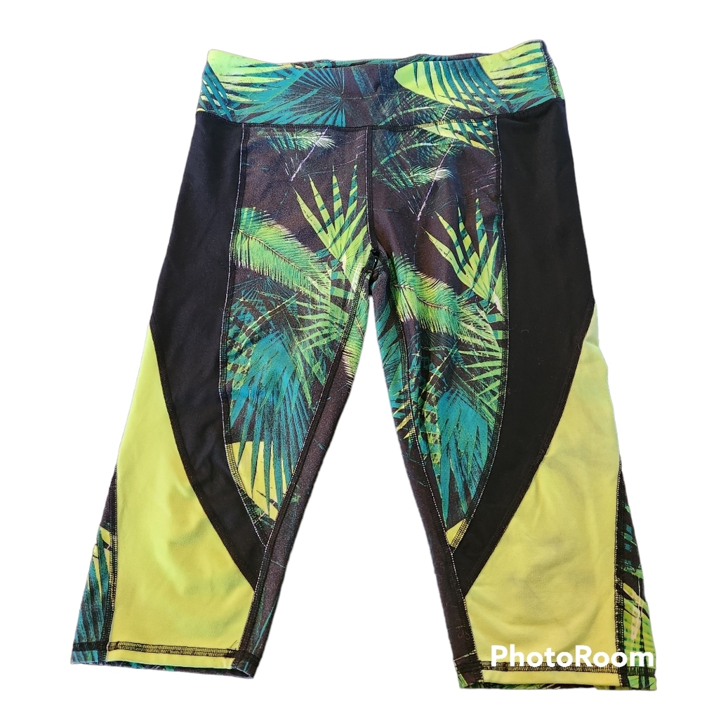 FABLETICS CAPRIS FOREST YOGA GYM ATHLETIC SPORTY STRECTH SIZE SMALL/MEDIUM GUC